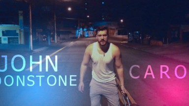 John Moonstone lança música “Carona” com cenas íntimas do cantor em videoclipe